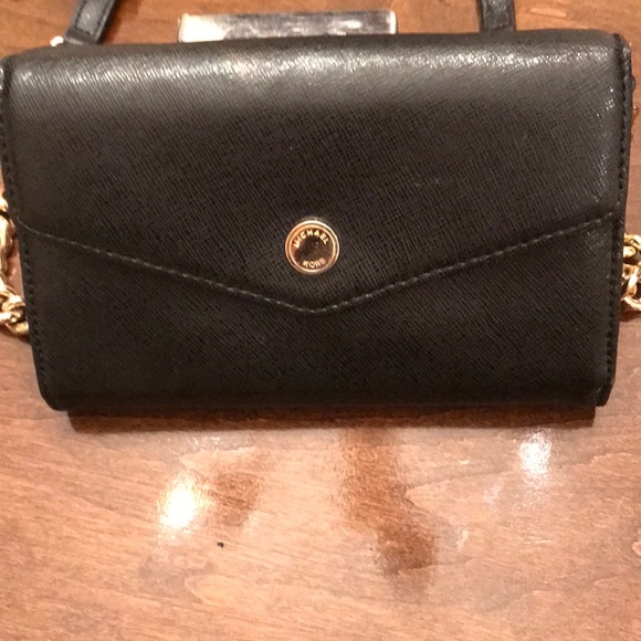 Michael Kors Handbags - Michael Kors iPhone crossbody